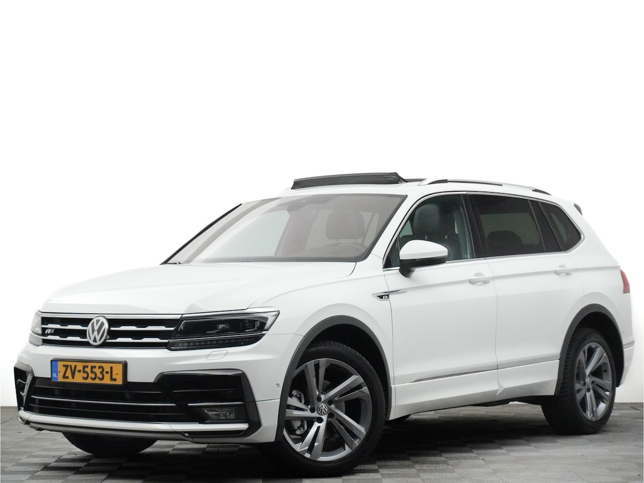 Volkswagen Tiguan Allspace - 1.5 TSI DSG-Aut7 R-Line Highline 7persoon (leer,panodak,matrix,massage,full) - AutoWereld.nl