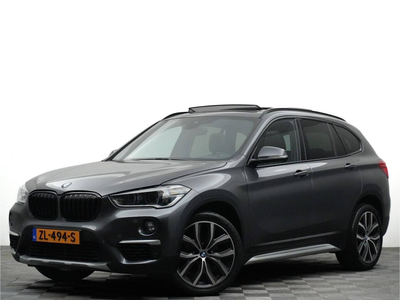 BMW X1 - sDrive18i Aut7 High Executive M-sport (panodak,leer,xenon,headup,sfeerverlichting) - AutoWereld.nl