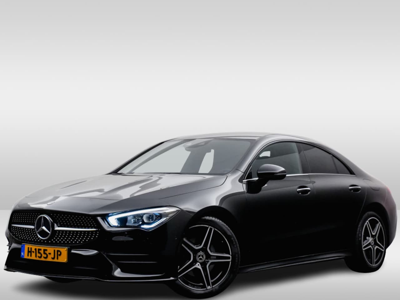 Mercedes-Benz CLA-Klasse - AMG Night Edition Black (leer,sfeerverlichting,360,widescreen,keyless) - AutoWereld.nl