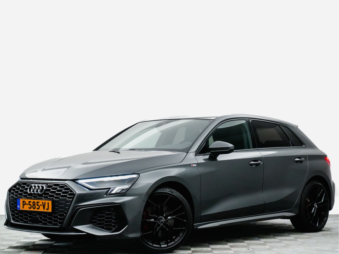 Audi A3 Sportback - TFSI Aut Competition Black Optic (leer,vitrual dash,panodak,LED,360) - AutoWereld.nl