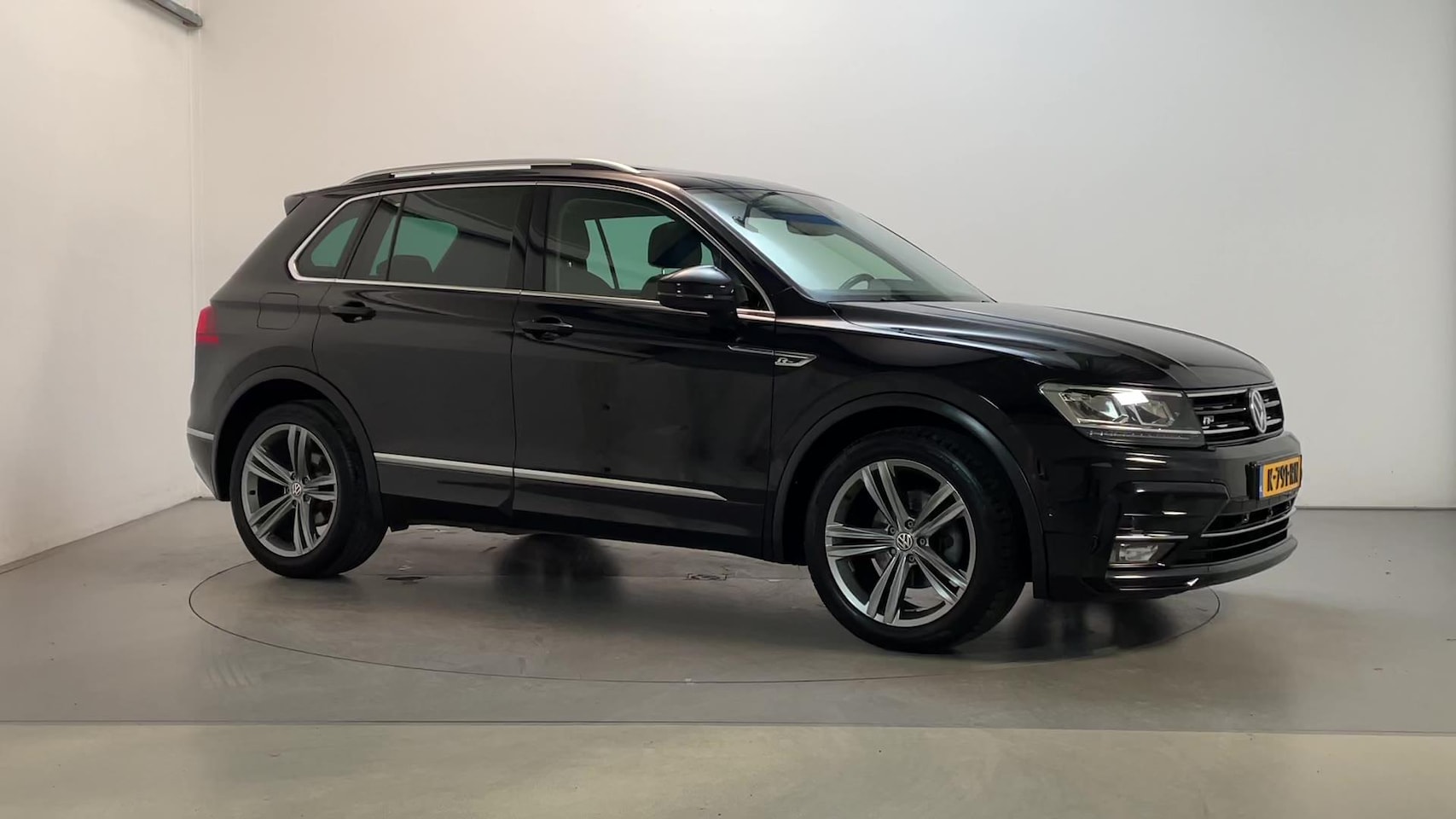 Volkswagen Tiguan - 1.4 TSI Comfortline Business R-Line Panoramadak Leder Stoelverwarming - AutoWereld.nl