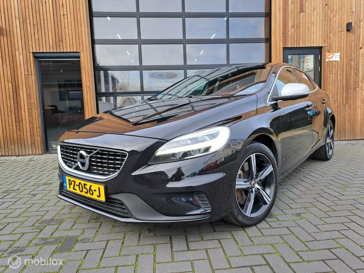 Volvo V40 - 2.0 T4 190PK AUTOMAAT R-DESIGN LED NAVIGATIE SPORT - AutoWereld.nl