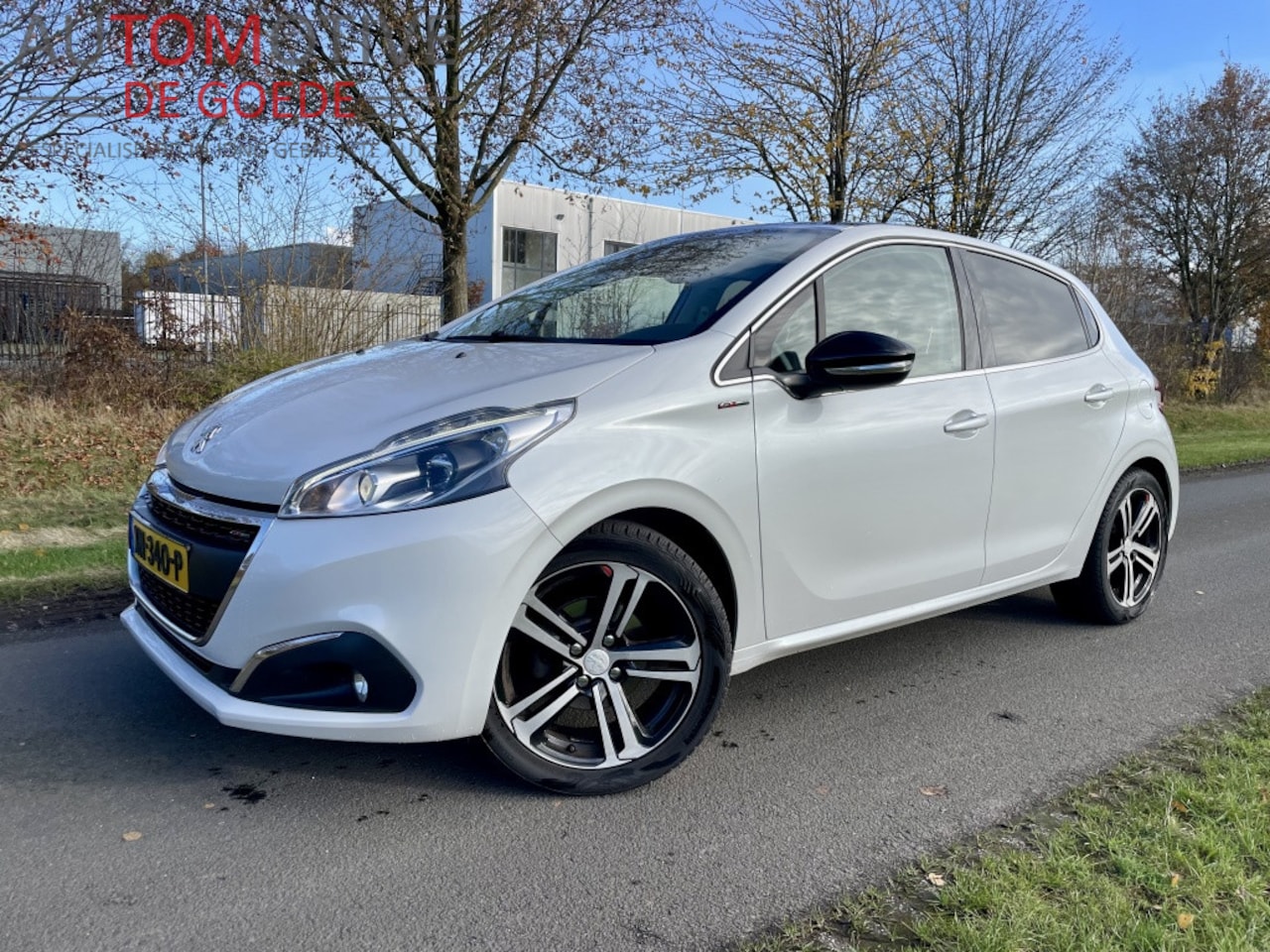 Peugeot 208 - 1.2 NIEUWE MOTOR 110pk GT-line, PANO, JBL - AutoWereld.nl