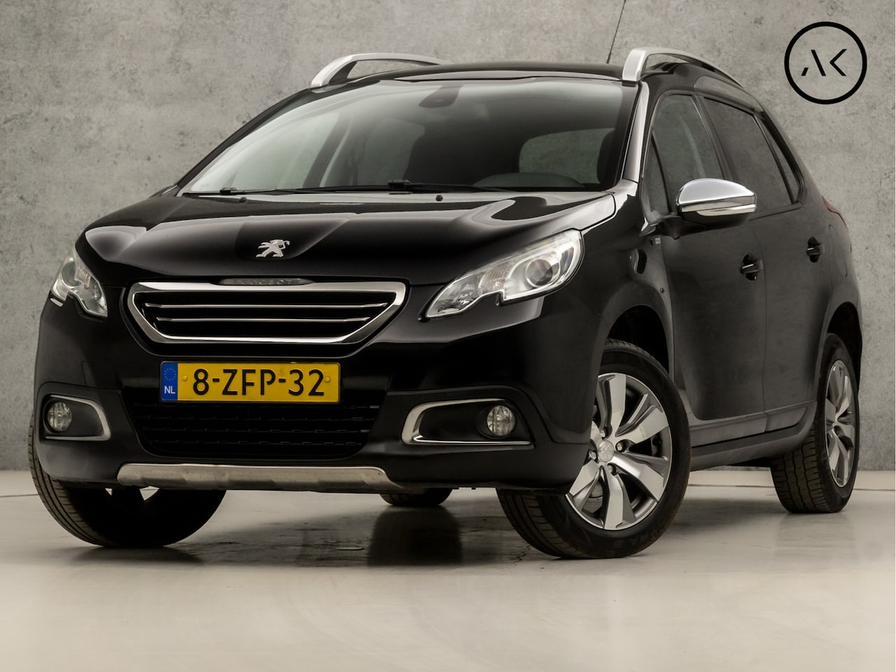 Peugeot 2008 - 1.2 PureTech Sport (PANORAMADAK, NAVIGATIE, CLIMATE, XENON, CRUISE, SPORTSTOELEN, PARKEERS - AutoWereld.nl