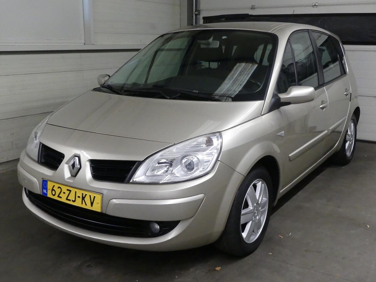 Renault Scénic - 1.6-16V BusinLine - Automaat - Navigatie - Trekhaak - AutoWereld.nl