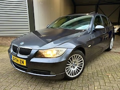 BMW 3-serie - 320i Graphite Aut PANO, CRUISE, LEDER