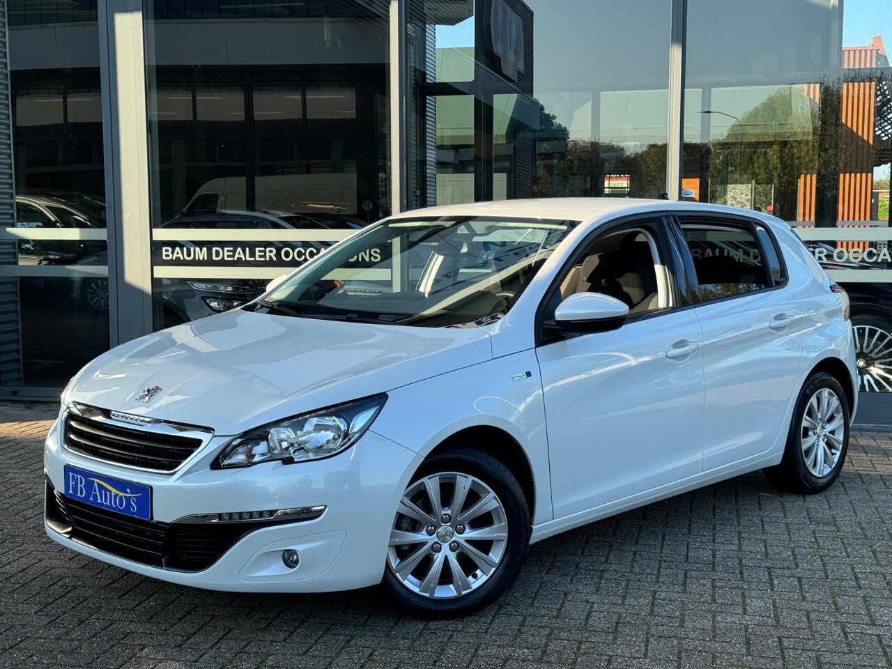 Peugeot 308 - 1.2 PureTech Style Airco Navi Lmv Cruise - AutoWereld.nl