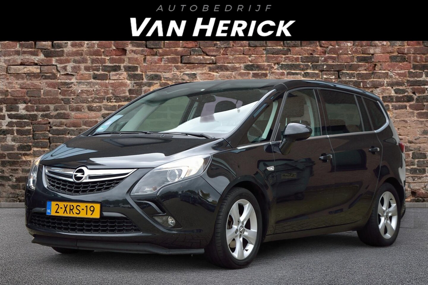 Opel Zafira Tourer - 1.4 Cosmo 7 zitter | Pano dak | Trekhaak | Sportstoelen - AutoWereld.nl