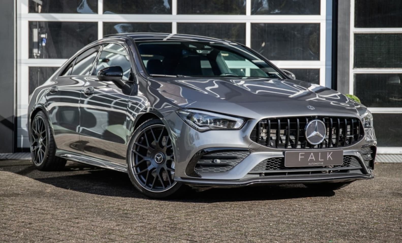 Mercedes-Benz CLA-Klasse - CLA 35 AMG 4MATIC  Premium Plus Pano Aero Sfeer Burm Pops+Bangs - AutoWereld.nl