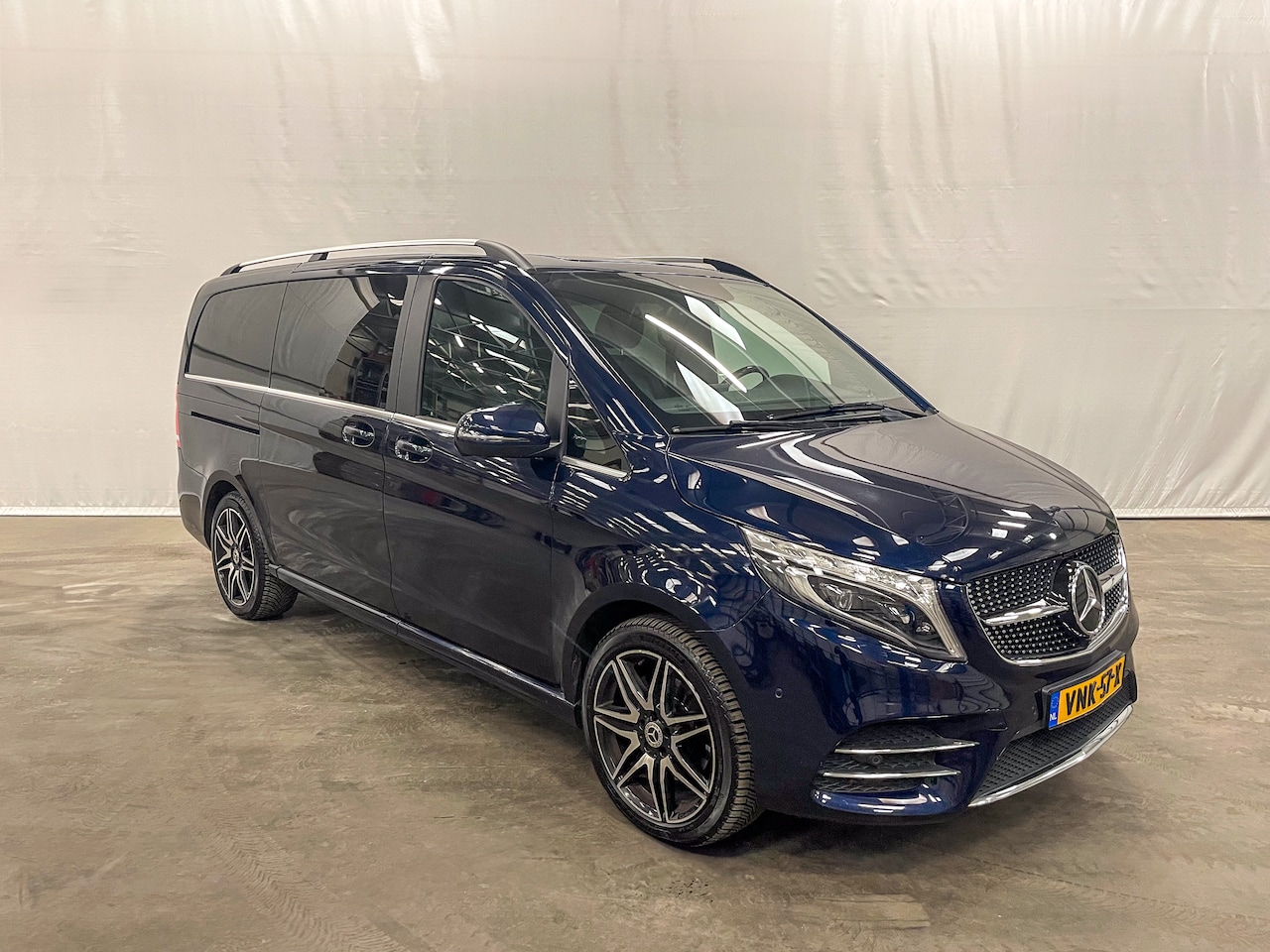 Mercedes-Benz V-klasse - 300d Lang DC AMG – DC L2 - Blauw metallic - AutoWereld.nl