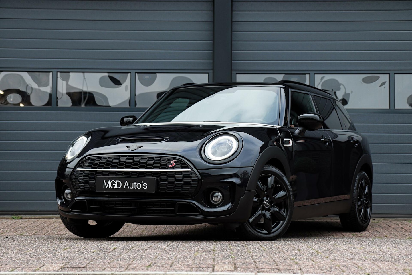 MINI Clubman - 2.0 Cooper S MINI Yours /LED/LEDER/CARPLAY/VIRTUAL/CAMERA/KEYLESS! - AutoWereld.nl