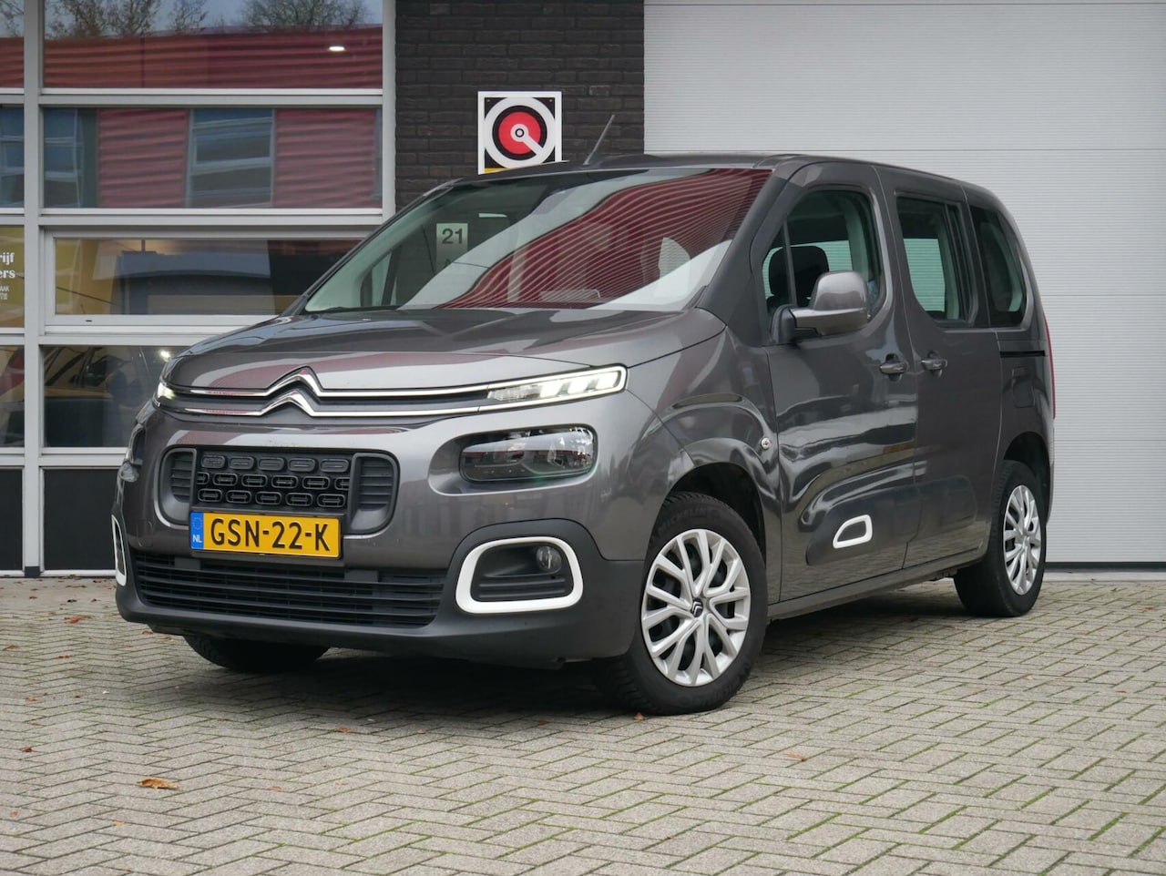 Citroën Berlingo XL - 1.2 PureTech Automaat| Nieuwe Riem - AutoWereld.nl