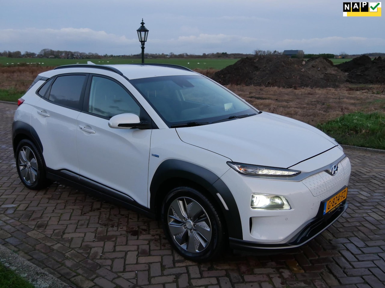 Hyundai Kona Electric - EV Premium 64 kWh ** 14499 NETTO** LEATHER CLIMA - AutoWereld.nl