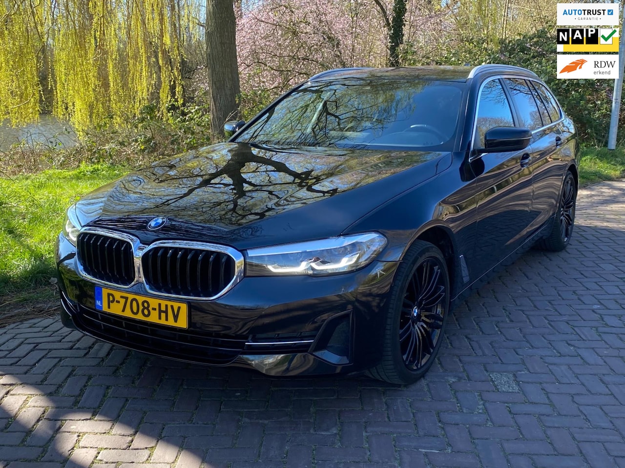 BMW 5-serie Touring - 520d Business Edition Plus 1 Eig. b.j. 4-2021 18000 km 19"Led verlichting - AutoWereld.nl