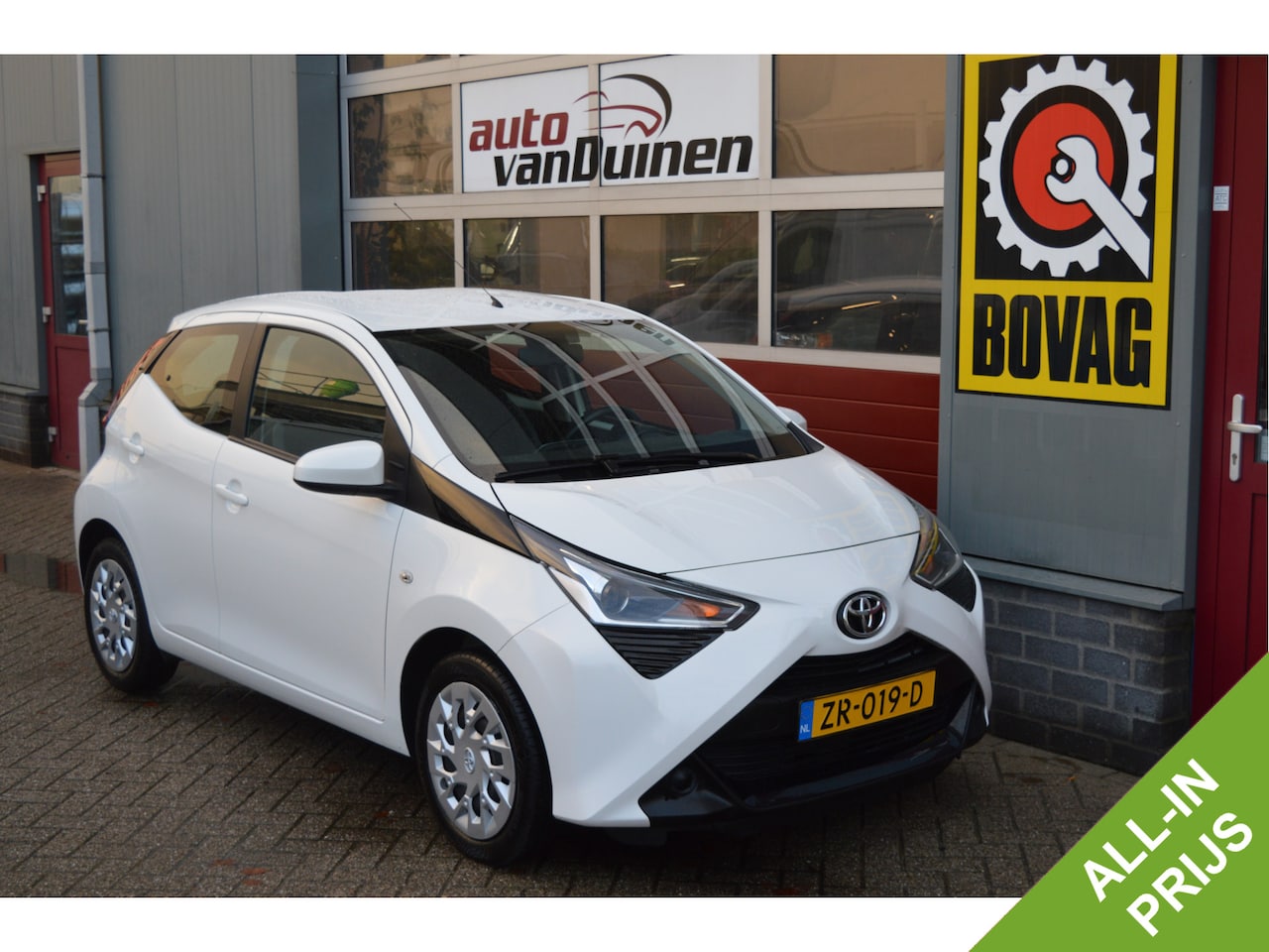 Toyota Aygo - 1.0 VVT-i x-play O.a; Groot scherm, Navi, Airco, Camera, Bluetooth, Etc. All-in prijs! - AutoWereld.nl