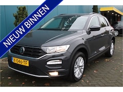 Volkswagen T-Roc - 1.0 TSI Style Executive ECC/ADAPT.CRUISE/LANE.ASSIST/CARPLAY/NAV/BLUETOOTH/PDC/LMV