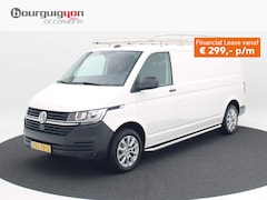 Volkswagen Transporter - 2.0 TDi L2H1 28 Business 3-Zits | Airco | Trekhaak | App Connect | 17 Inch | Parkeersensor