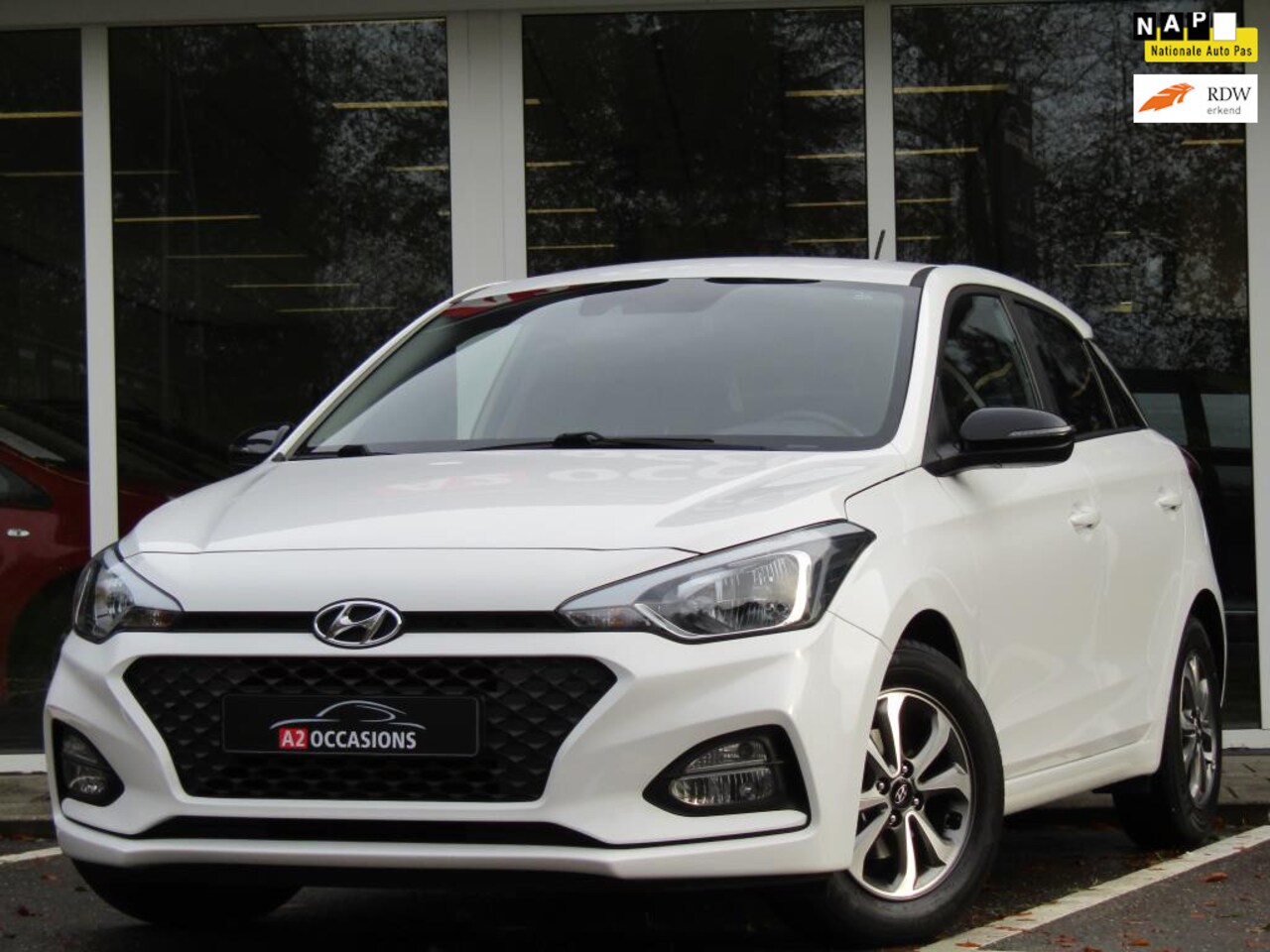 Hyundai i20 - 1.2 CVVT Cruise/Navi/Bluetooth/Camera/Stoel en stuurverwarming! - AutoWereld.nl