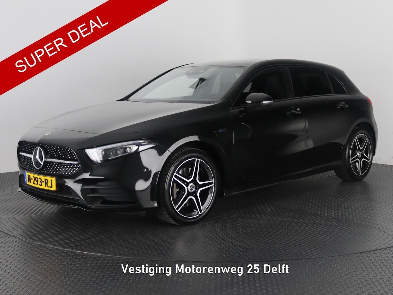 Mercedes-Benz A-klasse - 250 e PREMIUM PLUS AMG PLUG-IN HYBRIDE NL AUTO 1e EIG. NIEUW 53.000,- - AutoWereld.nl