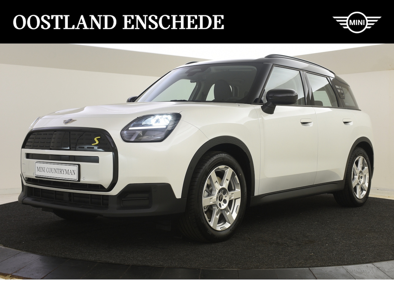 MINI Countryman - Cooper SE ALL4 Automaat / Classic / Pakket XS / 18" Asteroid Spoke - AutoWereld.nl