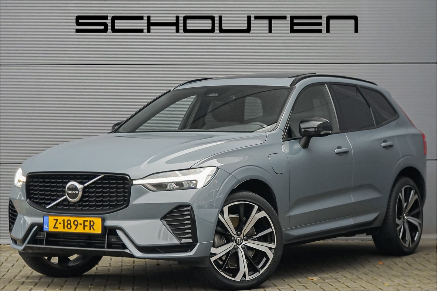 Volvo XC60 - 2.0 Recharge T6 AWD Dark Long Range Pano Trekhaak ACC - AutoWereld.nl