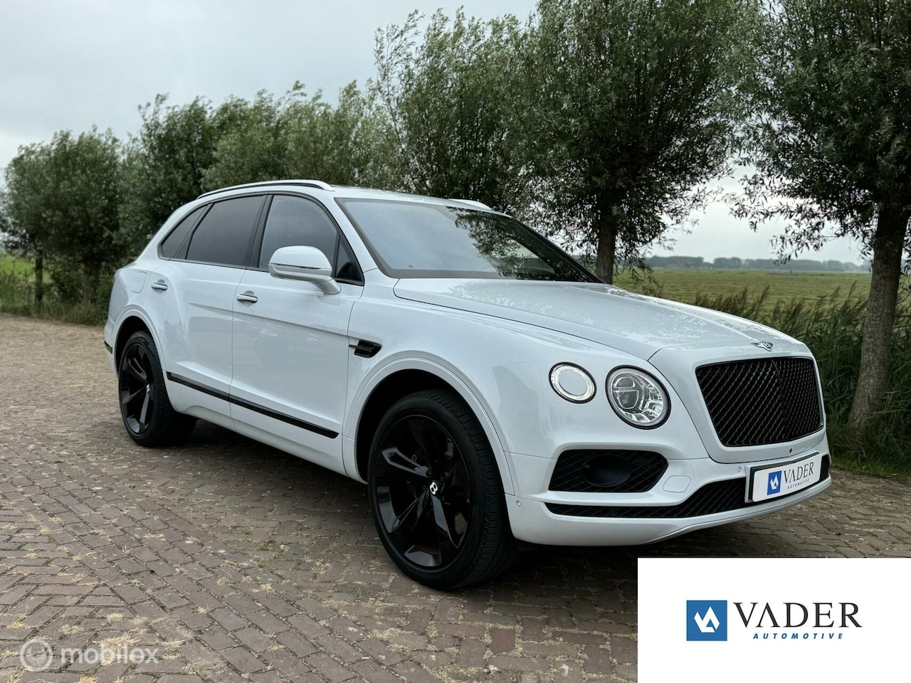 Bentley Bentayga - 4.0 V8 Blackline City&Touring Pano Hud 22'' - AutoWereld.nl