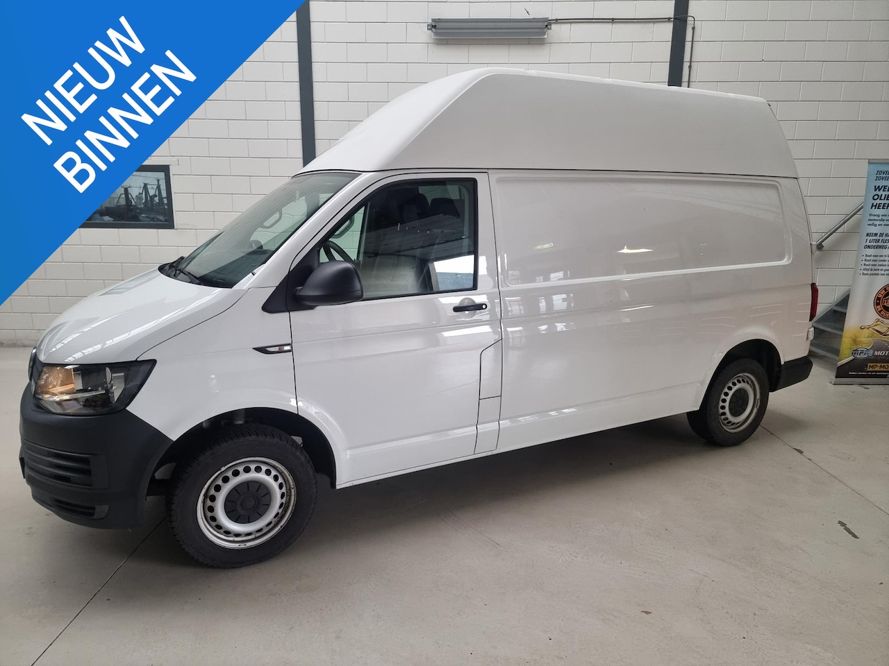 Volkswagen Transporter - 2.0 TDI L2H3 Trendline Airco | Audio | elektrisch pakket | Centraal op afstand - AutoWereld.nl