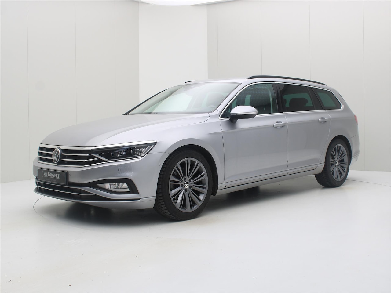 Volkswagen Passat Variant - 2.0 TDI 122pk Style Business [ LEDER+LED+CAMERA+CARPLAY+ACC+PDC+NAVIGATIE ] - AutoWereld.nl