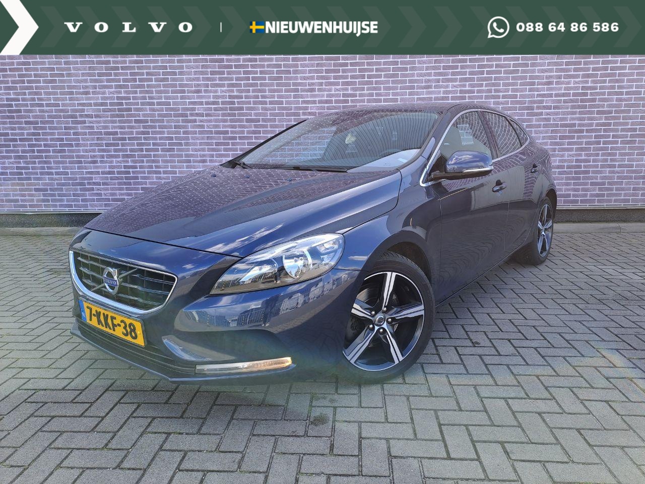 Volvo V40 - T3 150pk Momentum | Trekhaak afneembaar | Verwarmbare voorruit | R-Design achterbumper | D - AutoWereld.nl