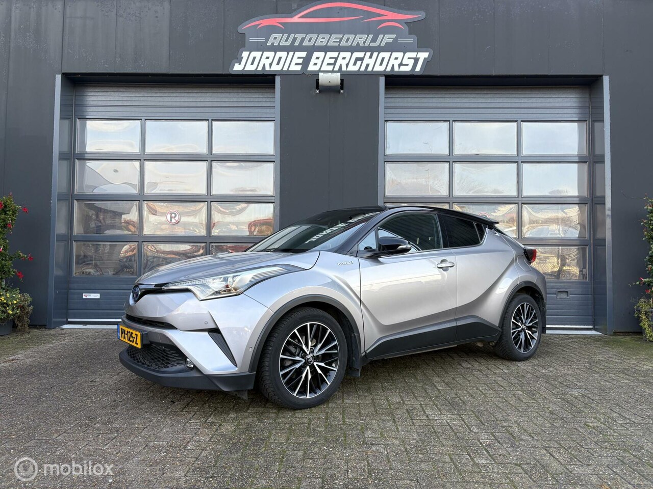 Toyota C-HR - 1.8 Hybrid Premium Bi-Tone - AutoWereld.nl