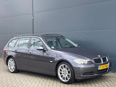 BMW 3-serie Touring - 320i NWE APK NAVI PDC STOELVERWARMING 6-BAK 2 SLEUTLES