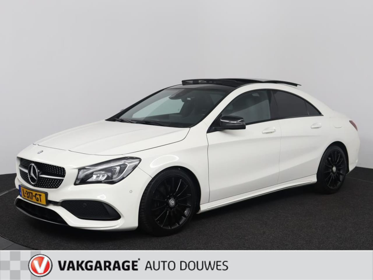 Mercedes-Benz CLA-Klasse - 180 AMG Night Edition Plus | Automaat | Pano | Stoelverwarming - AutoWereld.nl