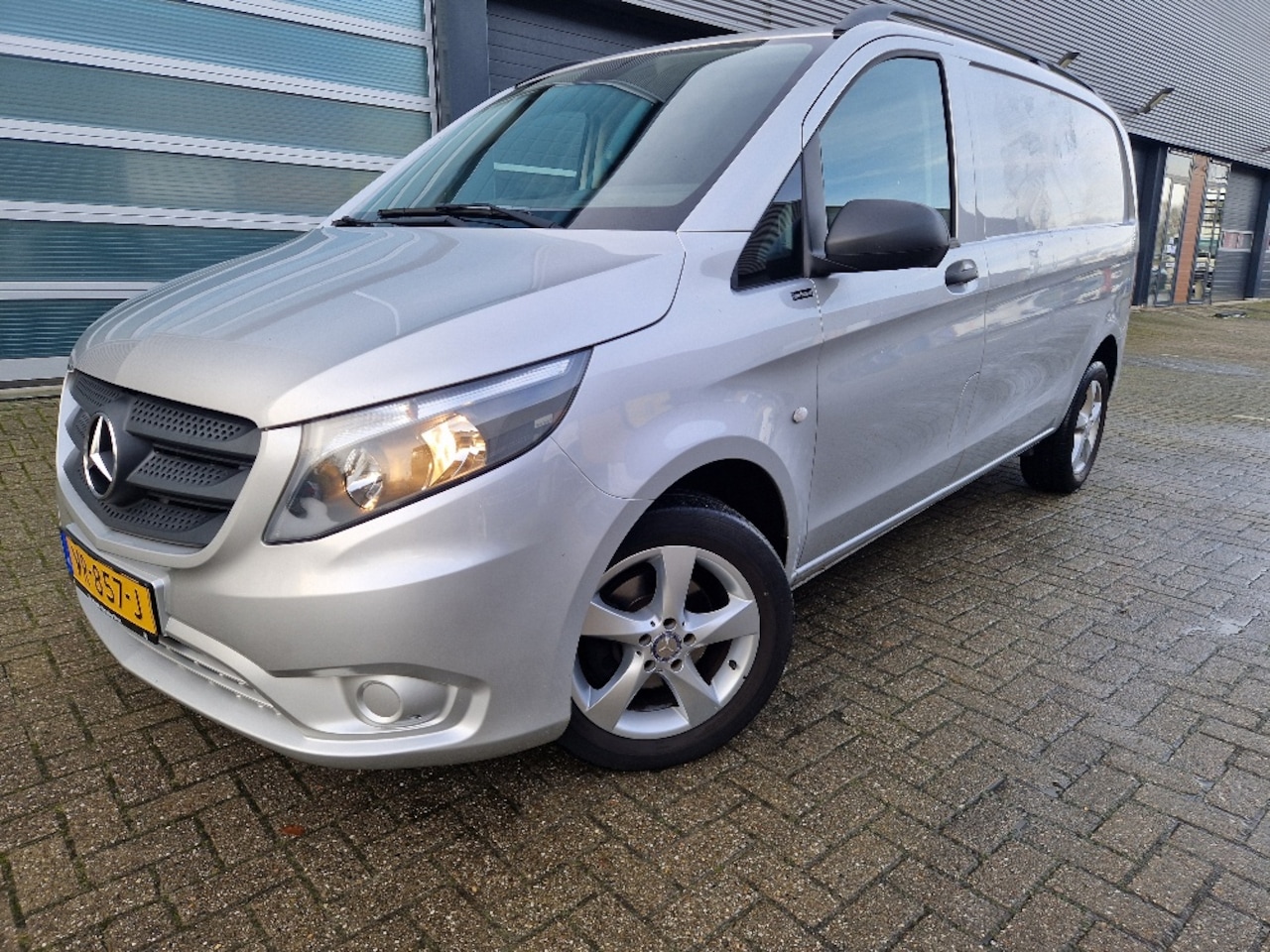 Mercedes-Benz Vito - full options 100.000km dealer auto 1e eig cruise bumpers in kleur lm 3-pers climate contro - AutoWereld.nl