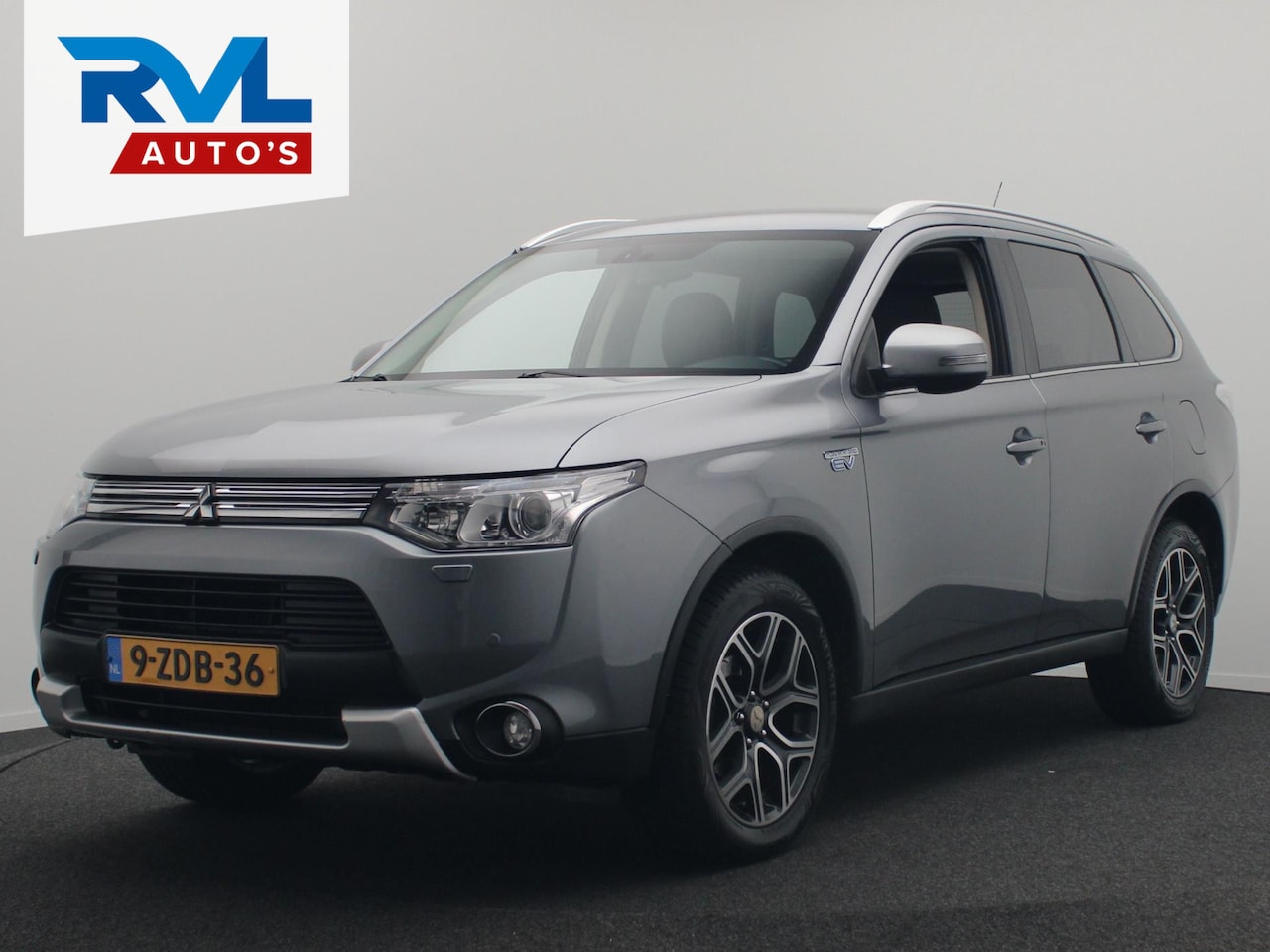 Mitsubishi Outlander - 2.0 PHEV Executive Edition X-Line Trekhaak Navigatie Camera Origineel NL - AutoWereld.nl