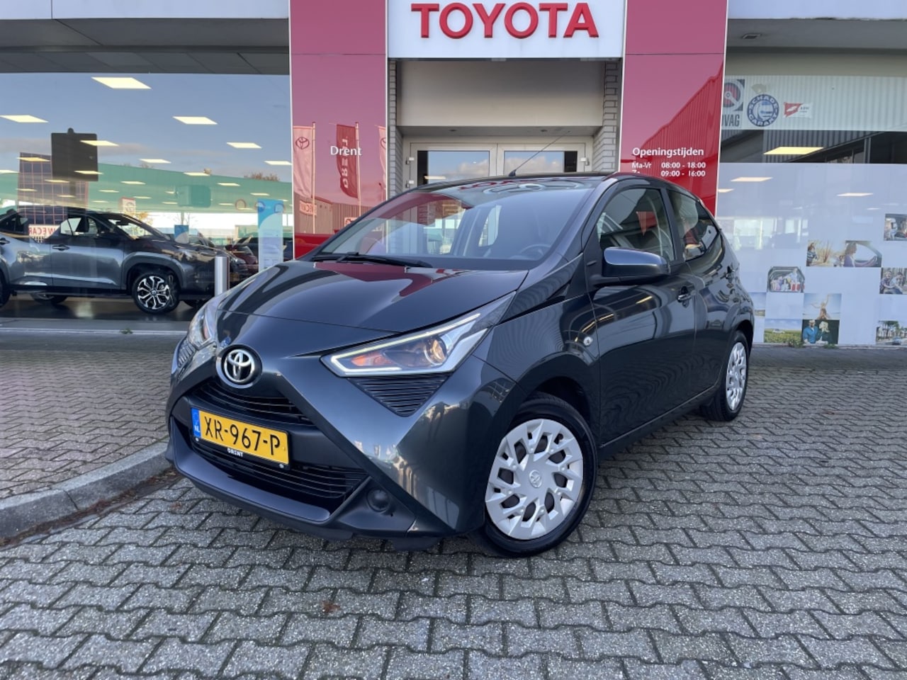 Toyota Aygo - 1.0 VVT-i x-play | Achteruitrijcamera | Cruise Control | Airco - AutoWereld.nl