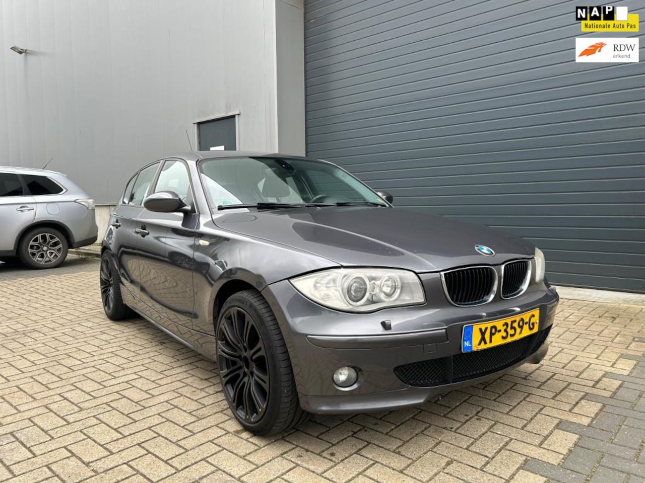 BMW 1-serie - 120i EXE AUT XENON PDC 2006 - AutoWereld.nl