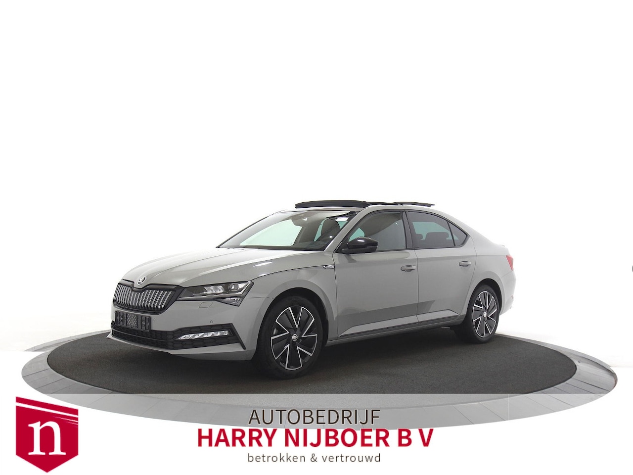 Skoda Superb - 1.4 TSI iV Sportline Business Panodak / Led Matrix / Winterpack / 360 Camera /  18 "lm vel - AutoWereld.nl