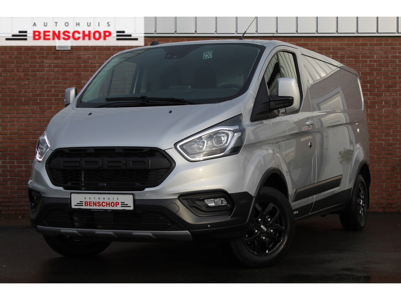 Ford Transit Custom - 300 2.0 TDCI L2H1 Trail |LED|TREKHAAK|16-INCH|ACHTERUITRIJCAMERA| - AutoWereld.nl