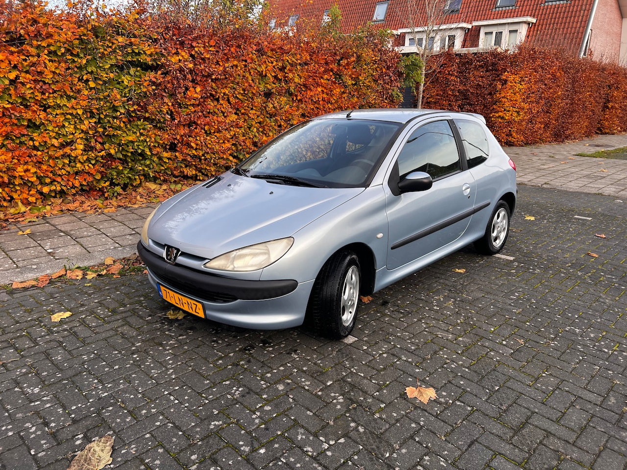 Peugeot 206 - 1.4 X-line Nieuwe APK, eerste eigenaar - AutoWereld.nl