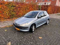 Peugeot 206 - 1.4 X-line Nieuwe APK, eerste eigenaar