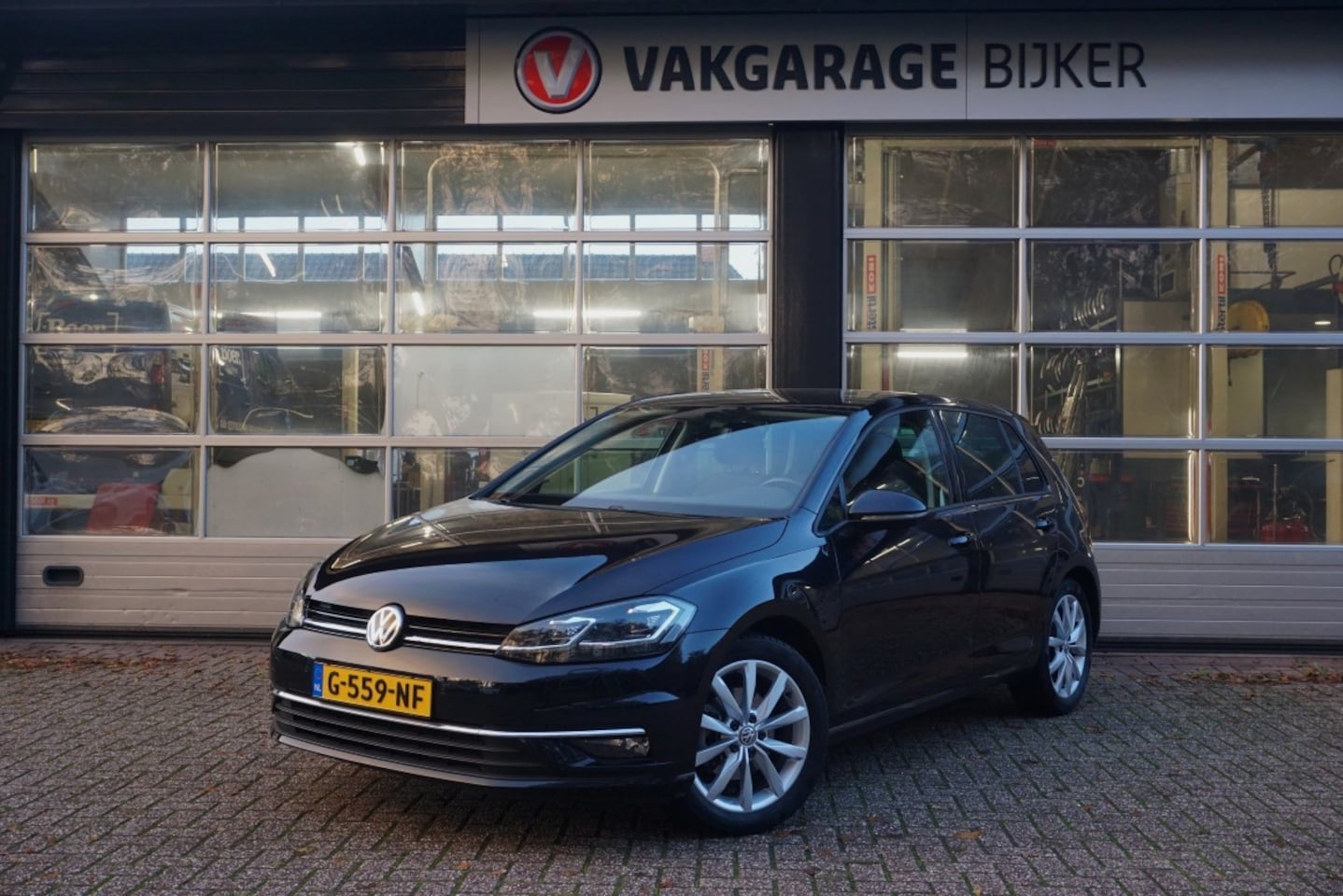 Volkswagen Golf - 1.5 TSI Highline met trekhaak! - AutoWereld.nl