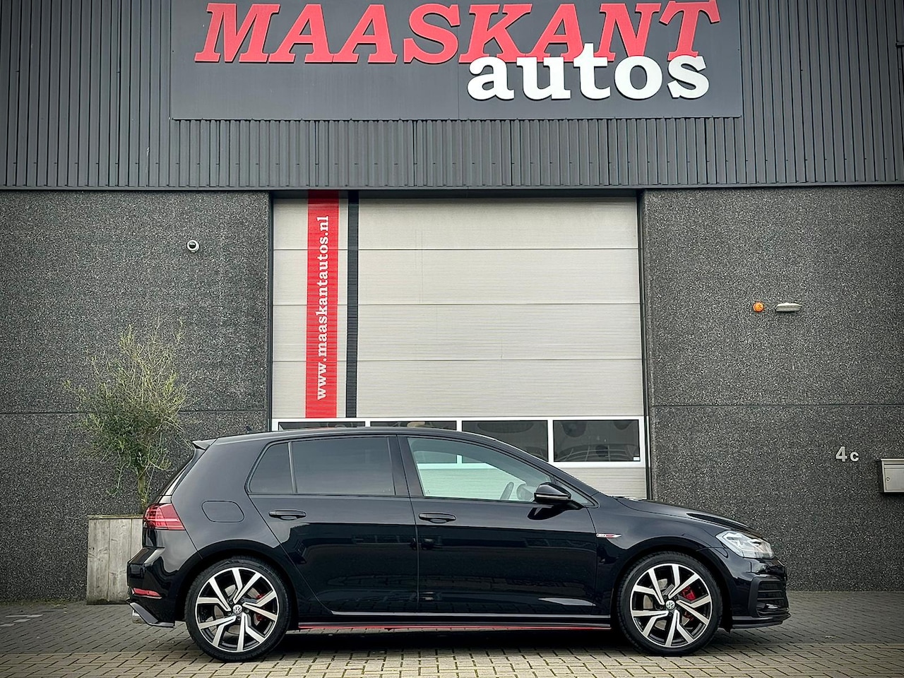 Volkswagen Golf - Vii 2.0 TSI GTI / Dcc / Adaptive cruise / Navi / Perfect history / Glascoating / MANUAL! - AutoWereld.nl