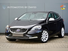 Volvo V40 - 2.0 T3 152 pk NORDIC+ PLUS / XENON / TREKHAAK / NAVIGATIE FULL MAP / STOEL- EN VOORRUITVER