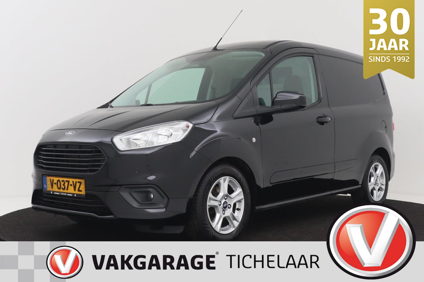 Ford Transit Courier - 1.0 Limited | Org NL | Betimmering | CarPlay | Volledig Ond. | Climate Control | Stoelverw - AutoWereld.nl