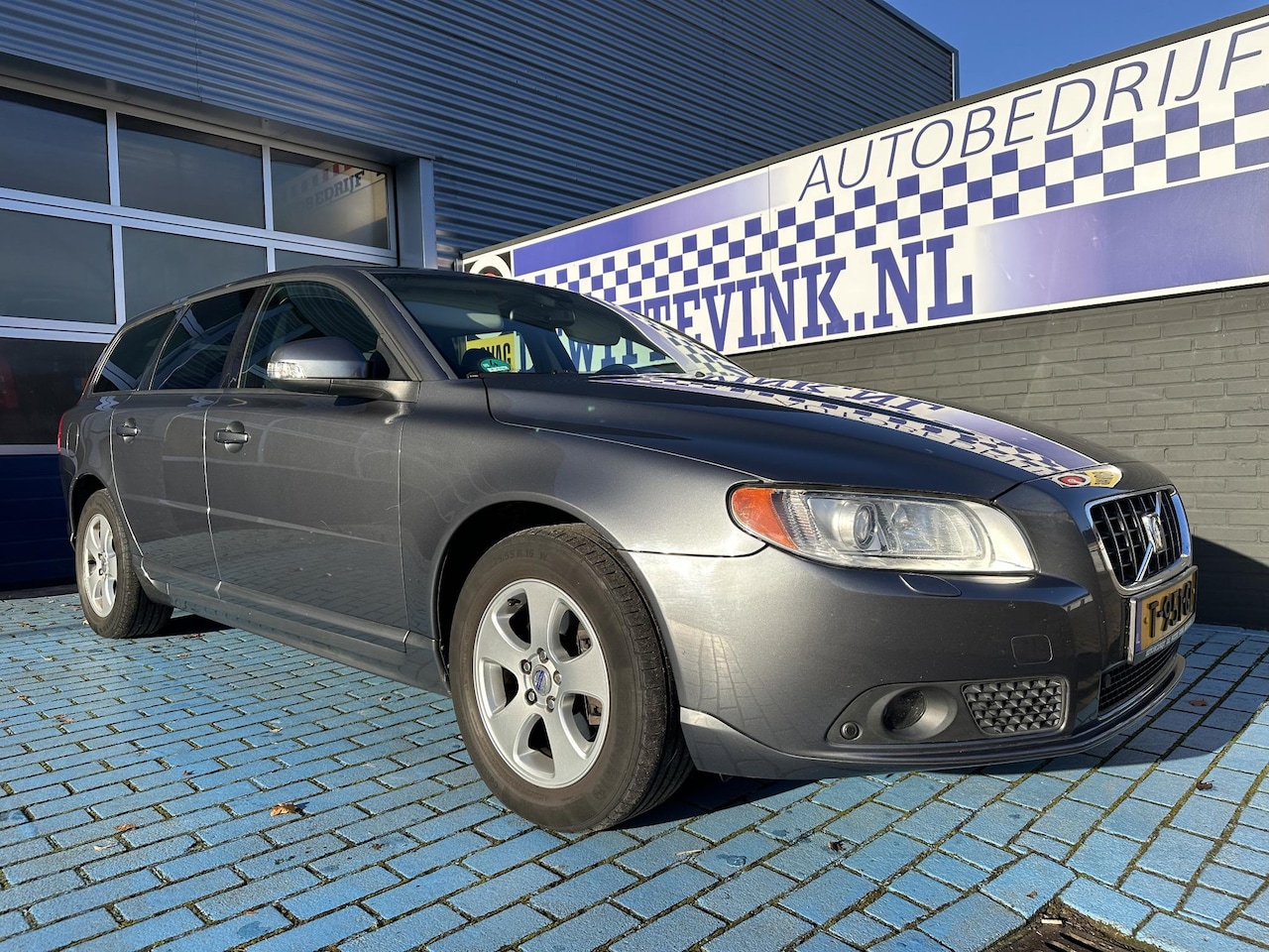 Volvo V70 - 2.0 CRUISE NAVI STOELVERWER. LAGE KM YOUNGTIMER - AutoWereld.nl