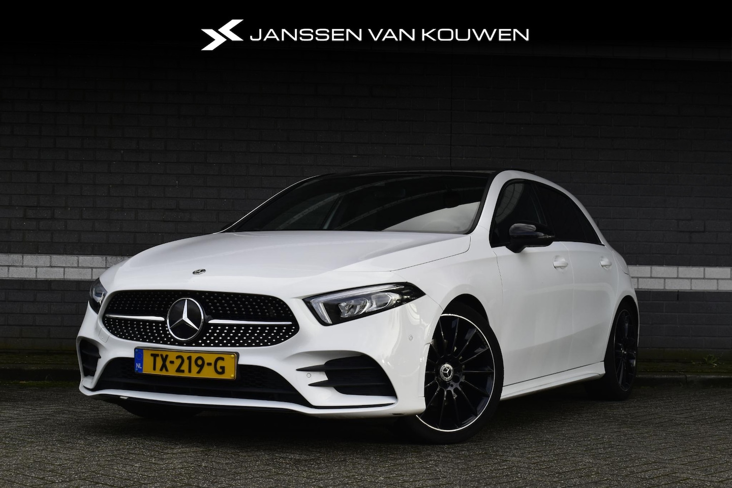 Mercedes-Benz A-klasse - 200 Business Solution AMG / LED / Pano / Virtual / Stoelverwarming - AutoWereld.nl