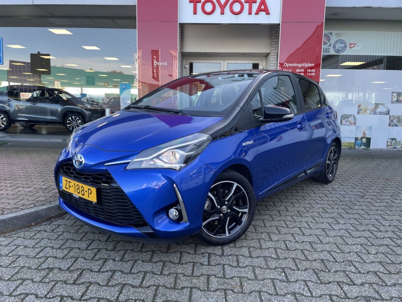 Toyota Yaris - 1.5 Hyb Bi-Tone Plus | Panorama Dak | Navi | Cruise - AutoWereld.nl