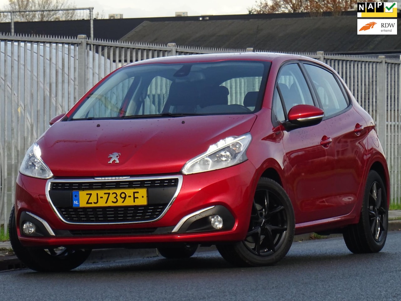 Peugeot 208 - 1.2 PureTech AUTOMAAT 49DKM/NAP/NAVI/AIRCO/PDC - AutoWereld.nl