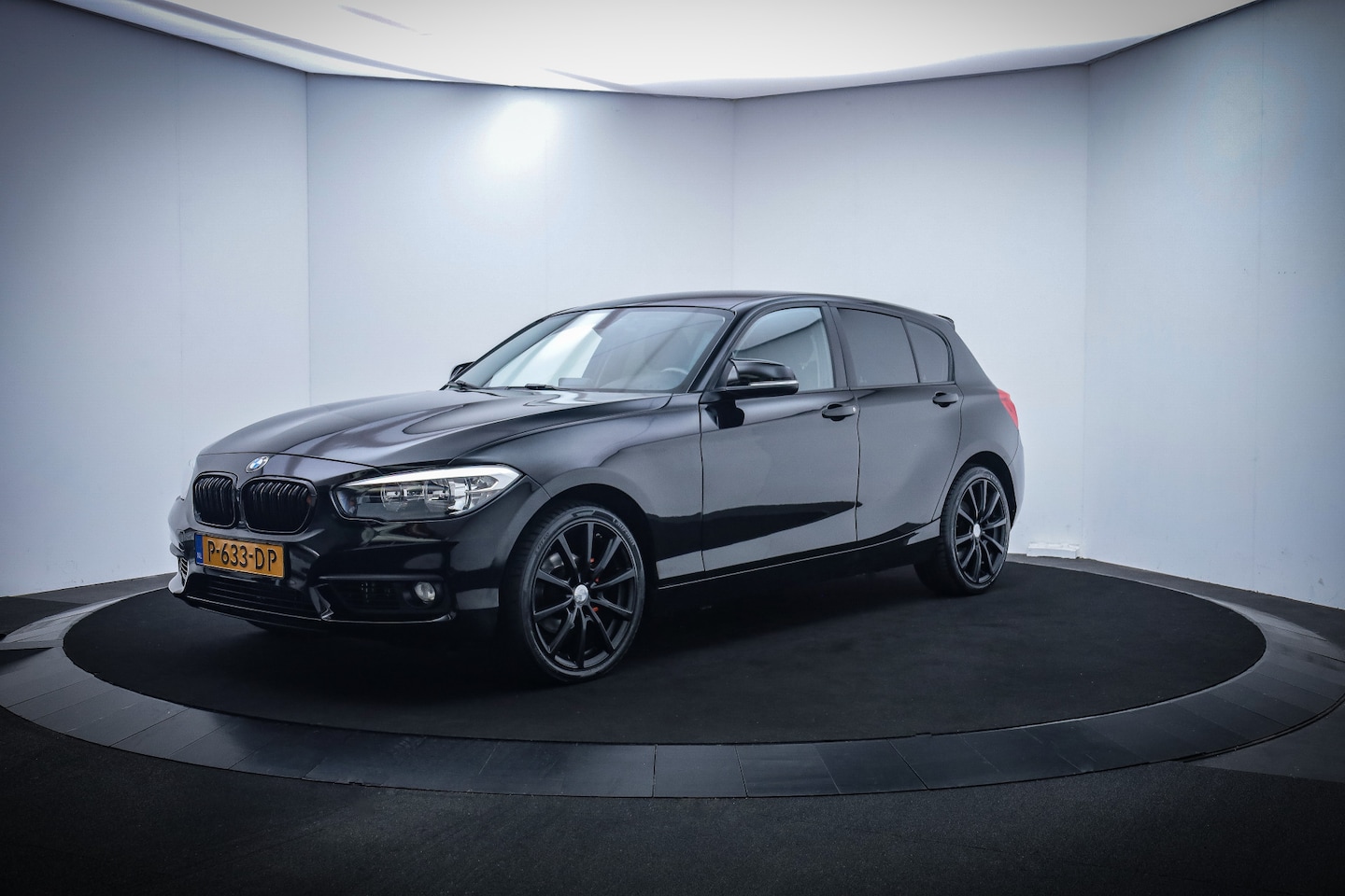 BMW 1-serie - 118i 5Drs Executive NAVI/STOELVERW/18INCH/BLUETOOTH/PDC - AutoWereld.nl