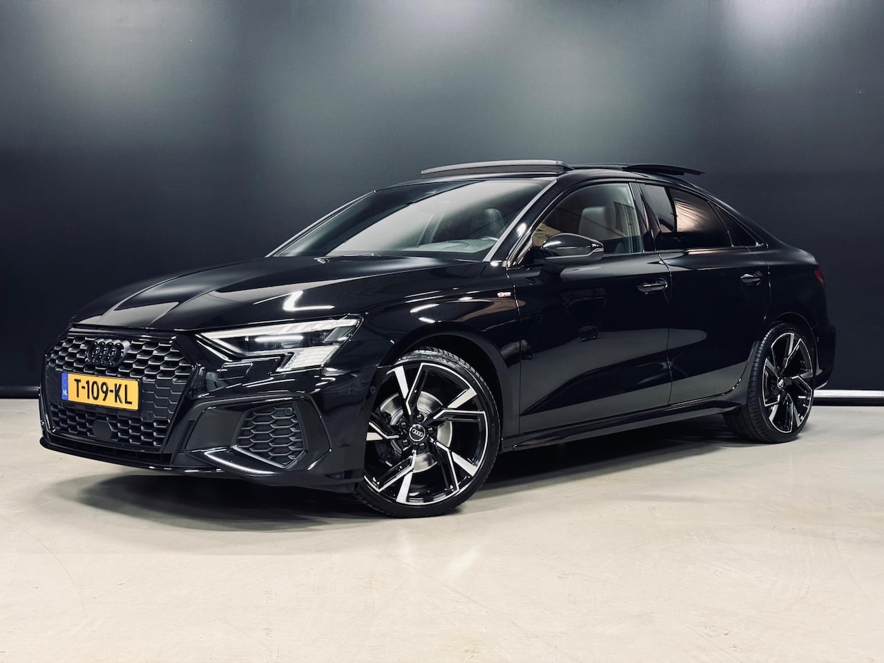 Audi A3 Limousine - 35 TFSI 150PK S-Line, Pano, Black Optik, Virtual Cockpit, Matrix, Hud, PDC, ACC, Carplay, - AutoWereld.nl